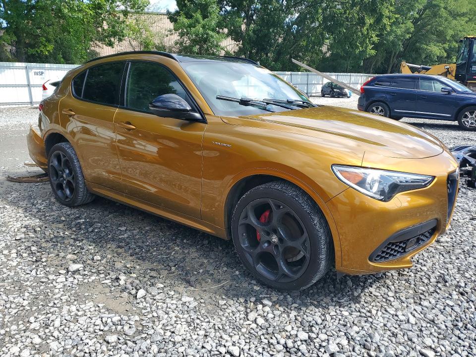 62447606 :رقم المزاد ، ZASPAKBN0N7D33837 vin ، 2022 Alfa Romeo Stelvio مزاد بيع