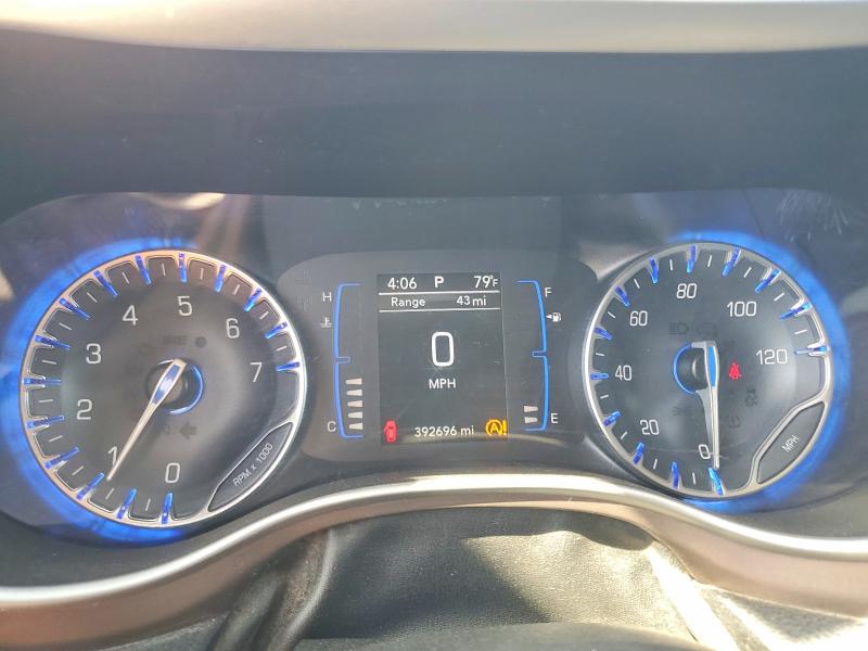60208746 :رقم المزاد ، 2C4RC1DGXLR266017 vin ، 2020 Chrysler Voyager مزاد بيع