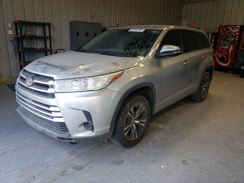 Auction sale of the 2018 Toyota Highlander, vin: 5TDZZRFH3JS257702, lot number: 63133136