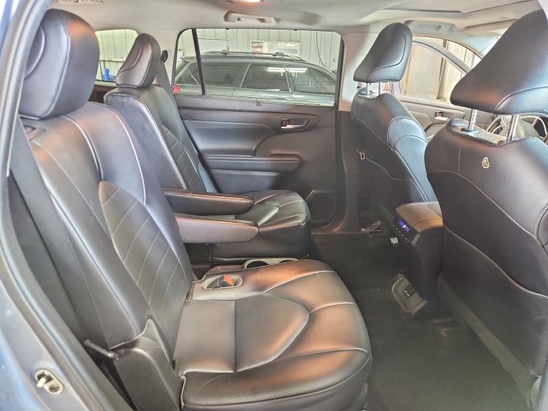 61508706 :رقم المزاد ، 5TDGBRCH4MS066049 vin ، 2021 Toyota Highlander مزاد بيع