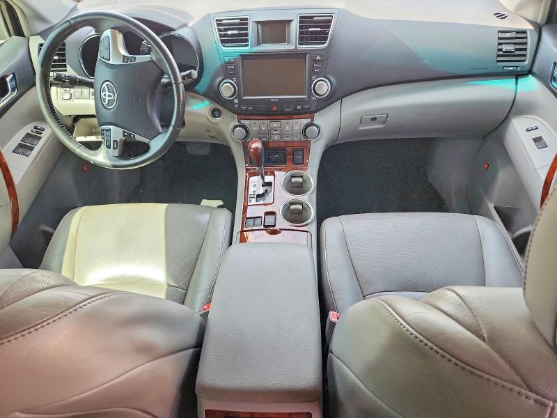 61713616 :رقم المزاد ، 5TDYK3EH8BS045393 vin ، 2011 Toyota Highlander مزاد بيع