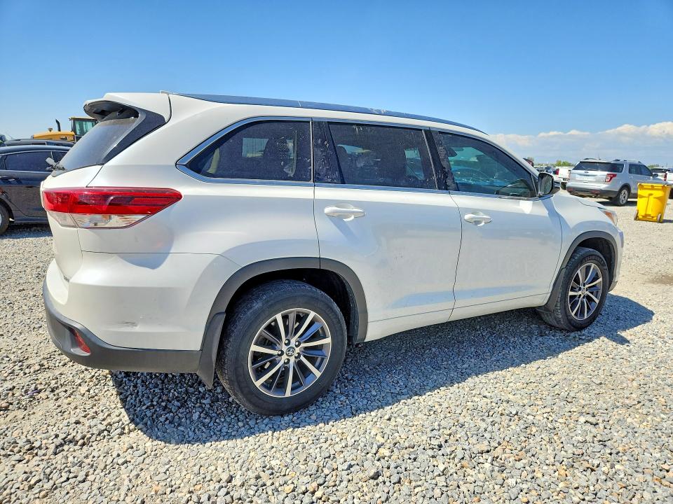 2018 Toyota Highlander მანქანა იყიდება აუქციონზე, vin: 5TDJZRFH6JS909418, აუქციონის ნომერი: 61345856