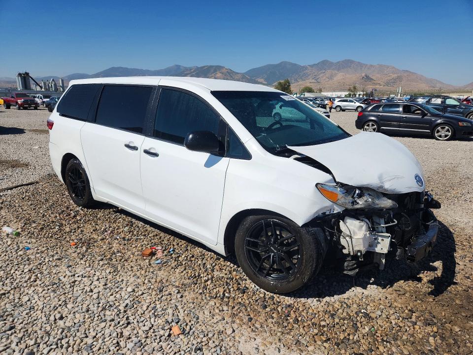 62540566 :رقم المزاد ، 5TDZZ3DC3HS864343 vin ، 2017 Toyota Sienna مزاد بيع