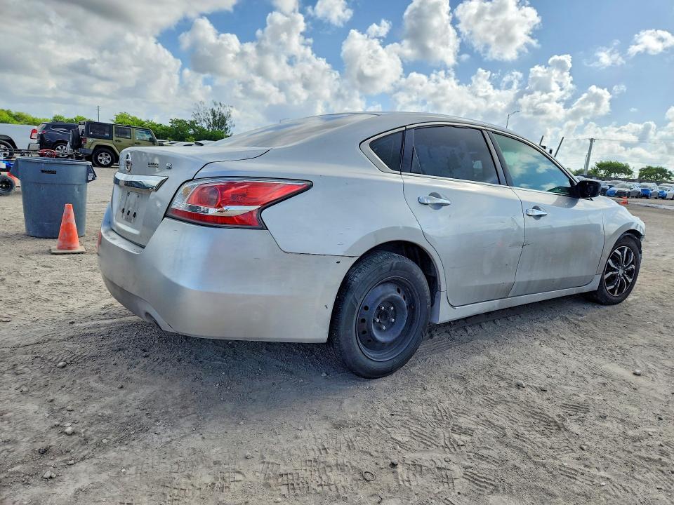 Продаж на аукціоні авто 2015 Nissan Altima, vin: 1N4AL3AP8FN314800, номер лоту: 62056466