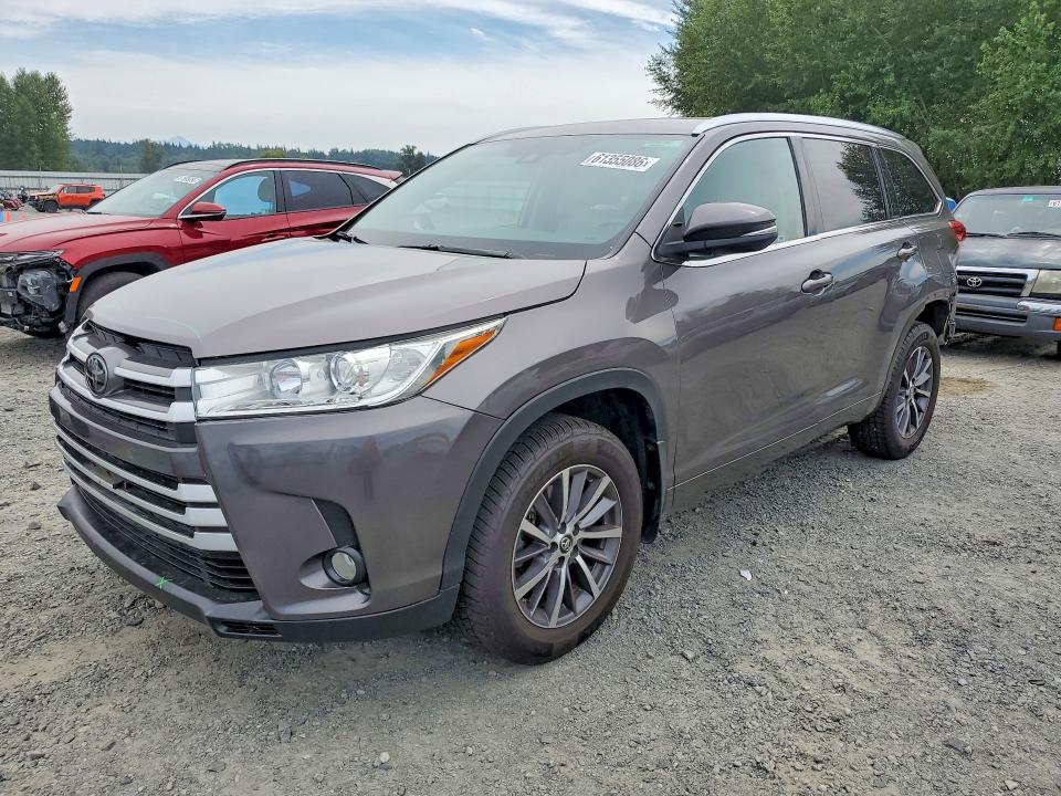 2018 Toyota Highlander მანქანა იყიდება აუქციონზე, vin: 5TDJZRFH8JS552971, აუქციონის ნომერი: 61355086