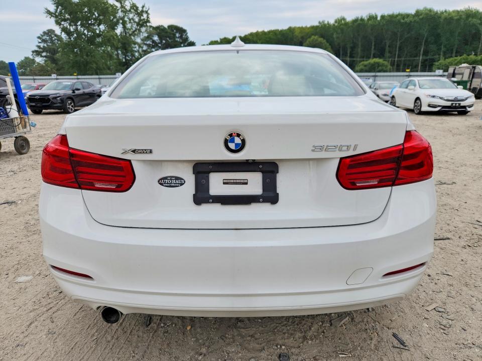 62898536 :رقم المزاد ، WBA8E5G52JNV02643 vin ، 2018 Bmw 320 مزاد بيع