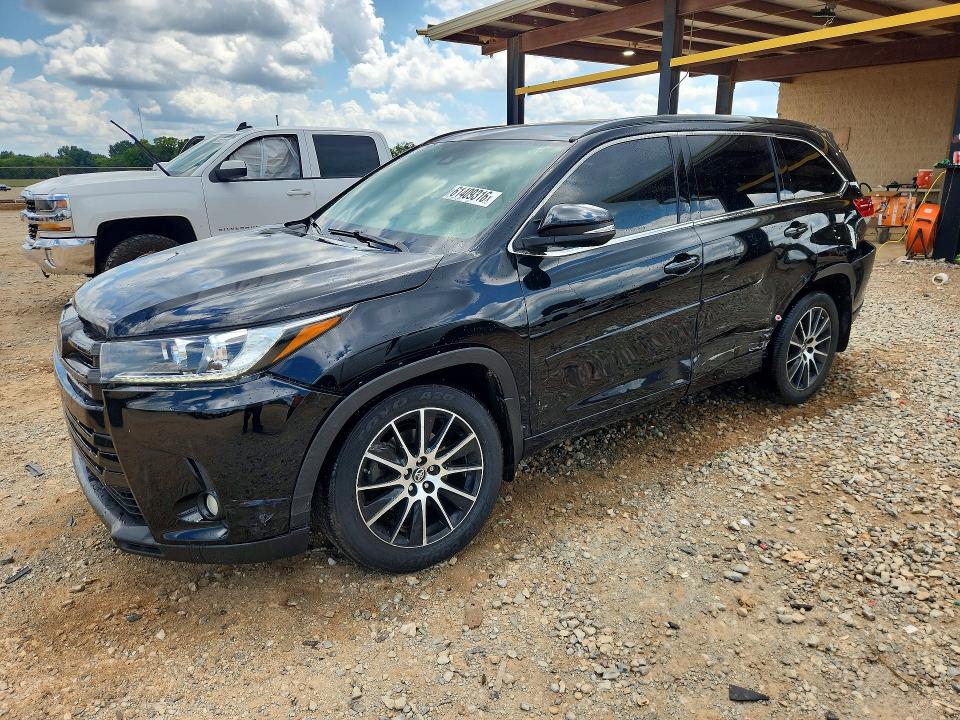 Auction sale of the 2017 Toyota Highlander, vin: 5TDJZRFH8HS403082, lot number: 61409316