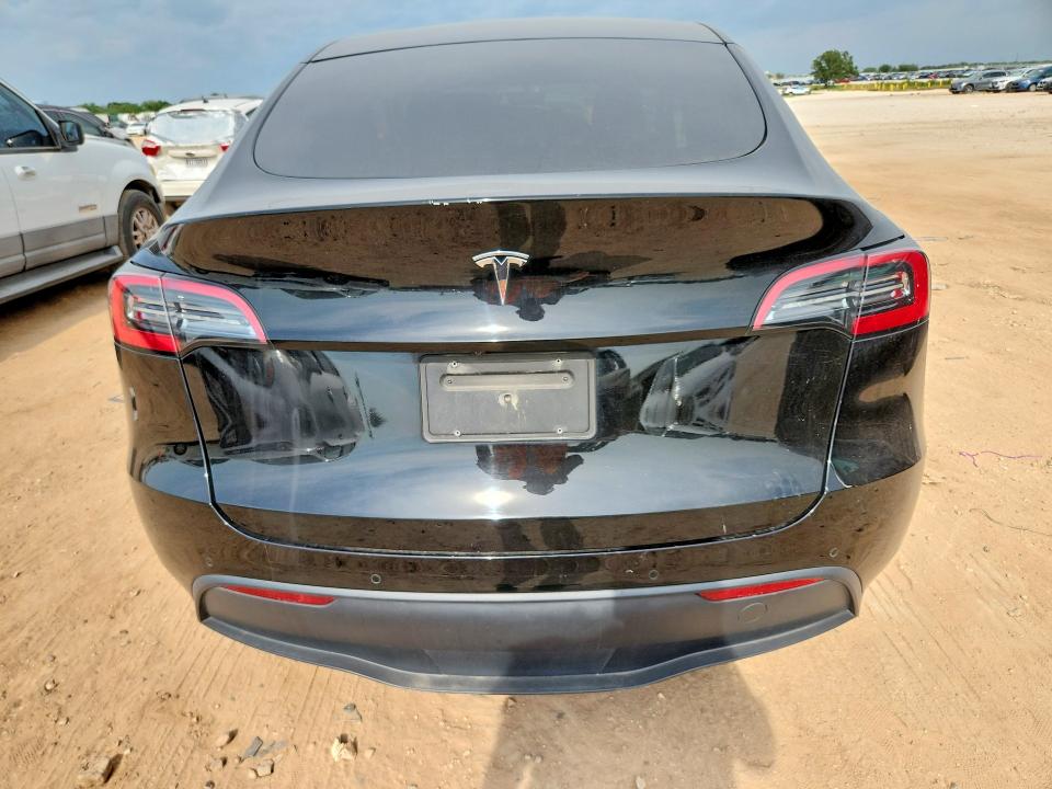 61533626 :رقم المزاد ، 5YJYGDED2MF107138 vin ، 2021 Tesla Model Y مزاد بيع