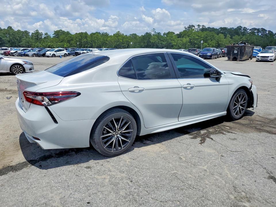 Auction sale of the 2022 Toyota Camry, vin: 4T1G11AK6NU052875, lot number: 61139496