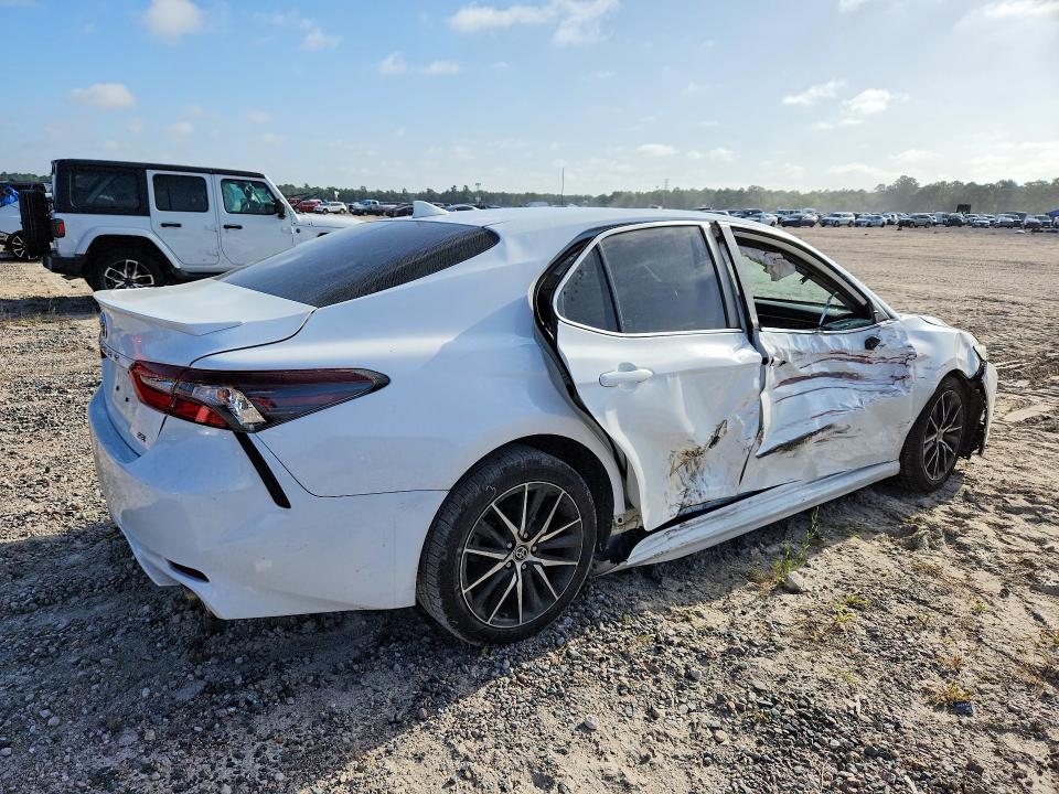 Продажа на аукционе авто 2022 Toyota Camry, vin: 4T1G11AK0NU693486, номер лота: 61999616