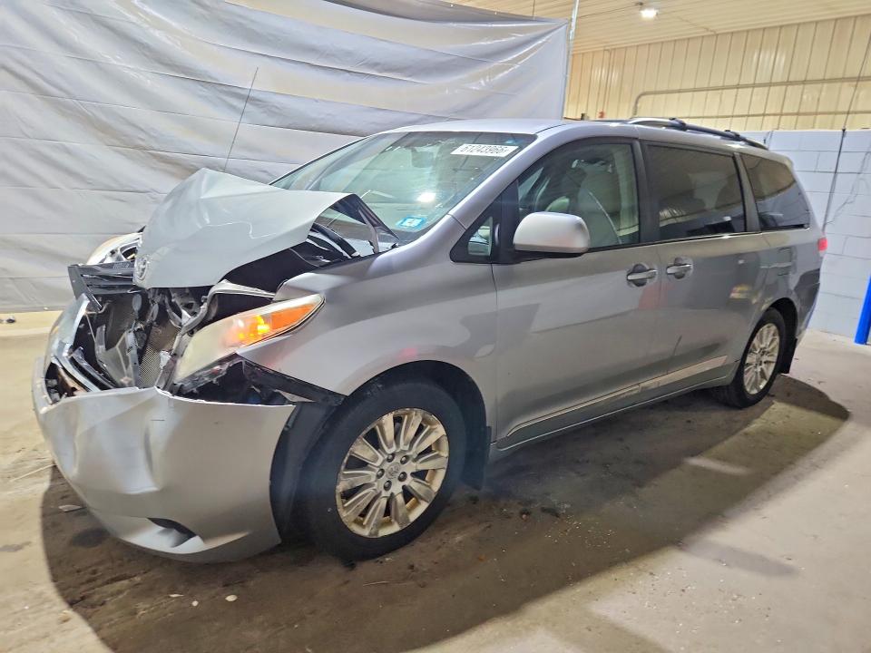 61243966 :رقم المزاد ، 5TDJK3DC0BS020110 vin ، 2011 Toyota Sienna مزاد بيع