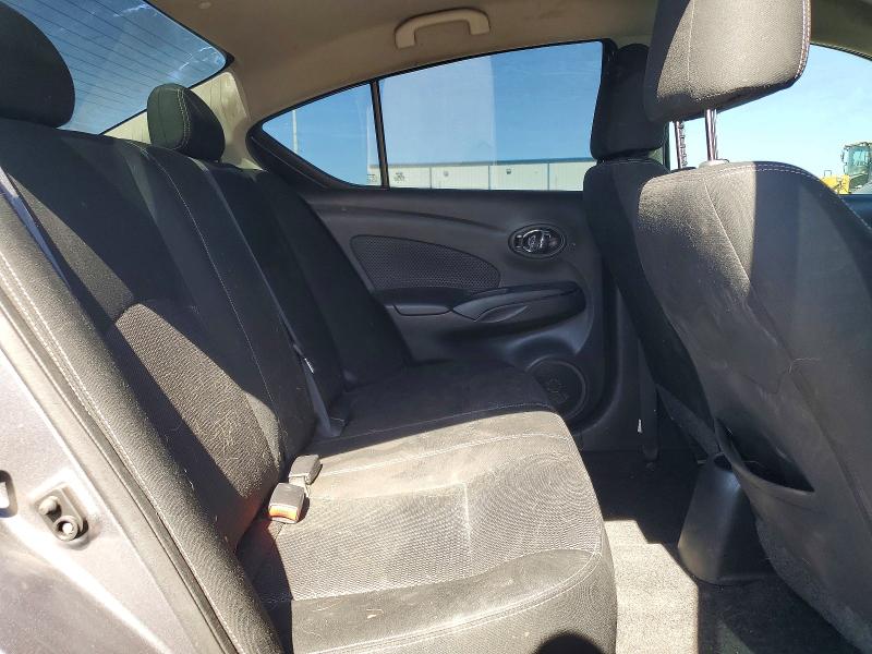 63387036 :رقم المزاد ، 3N1CN7AP1JL851606 vin ، 2018 Nissan Versa مزاد بيع