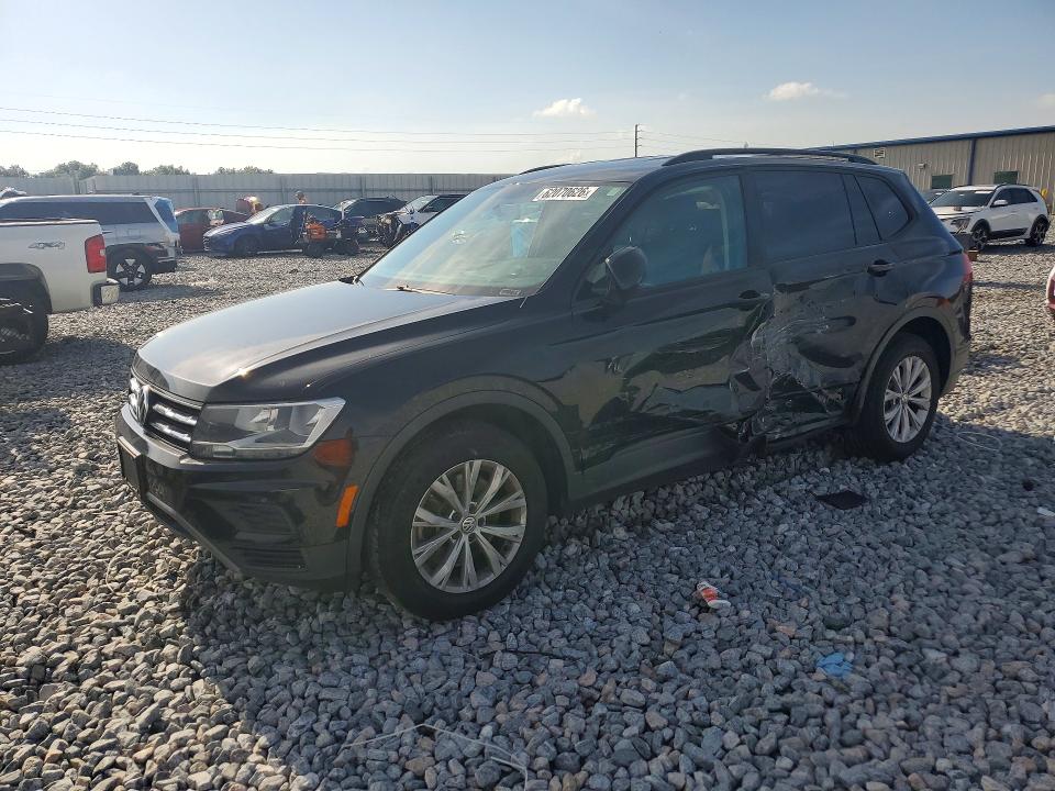 62070626 :رقم المزاد ، 3VV0B7AX8JM083238 vin ، 2018 Volkswagen Tiguan مزاد بيع