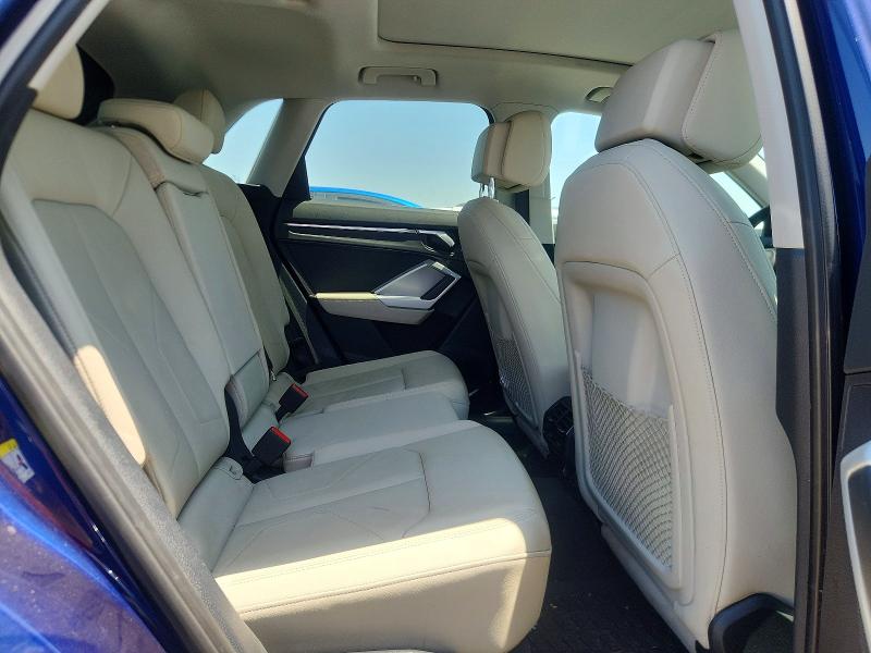 63486276 :رقم المزاد ، WA1EECF39M1098949 vin ، 2021 Audi Q3 مزاد بيع