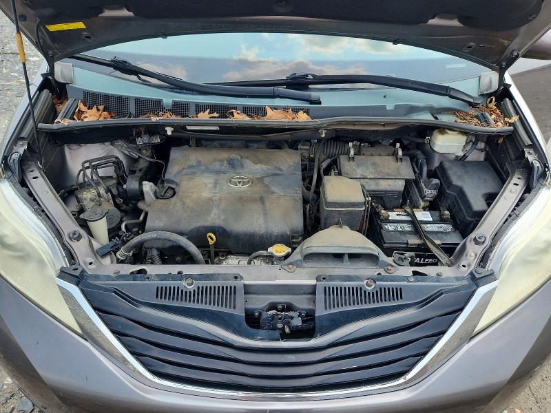62760856 :رقم المزاد ، 5TDKK3DC6ES421878 vin ، 2014 Toyota Sienna مزاد بيع