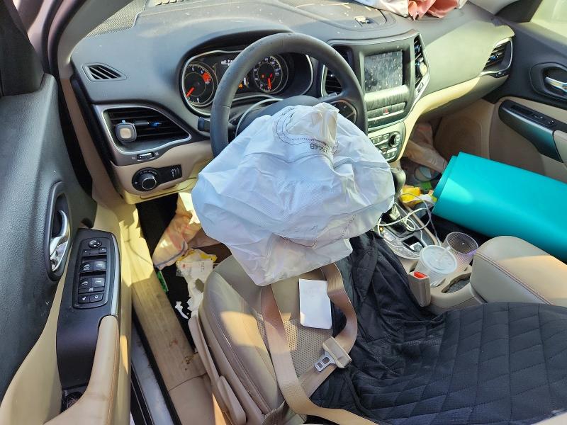 Продаж на аукціоні авто 2020 Jeep Cherokee, vin: 1C4PJLCB3LD528381, номер лоту: 61694946