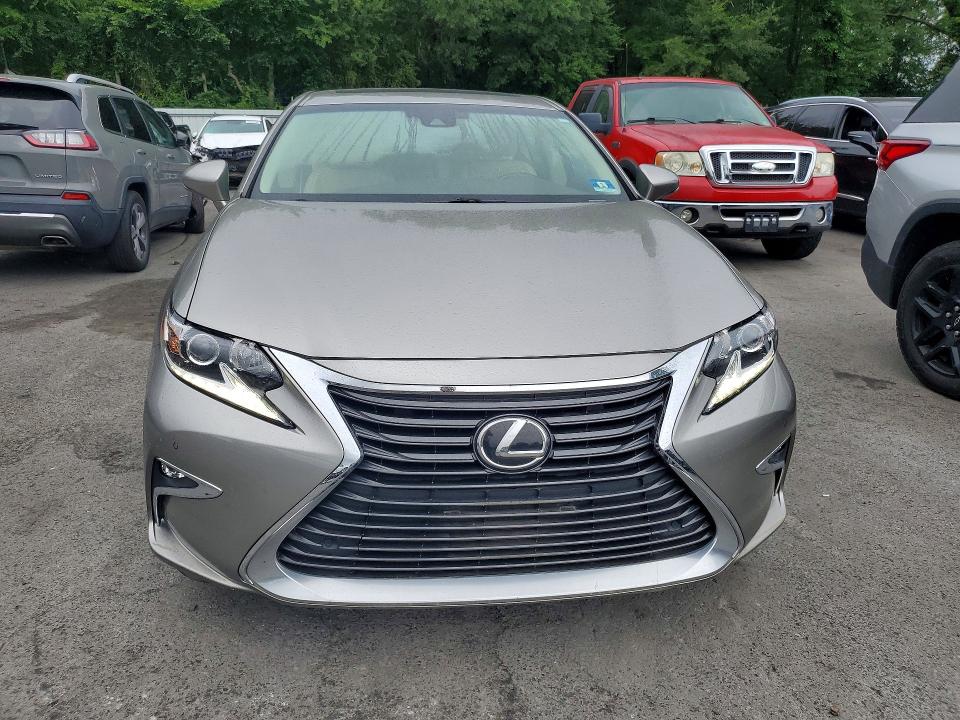 60361496 :رقم المزاد ، 58ABK1GG4JU082941 vin ، 2018 Lexus Es مزاد بيع
