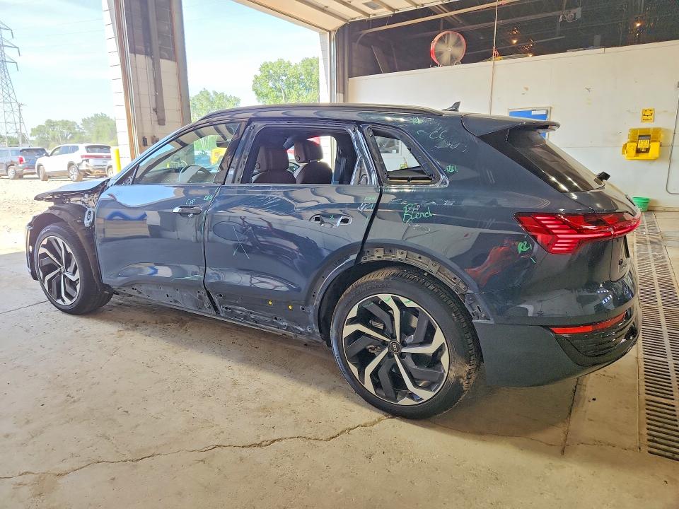 61146816 :رقم المزاد ، WA15AAGE9RB014338 vin ، 2024 Audi Q8 E-tron مزاد بيع