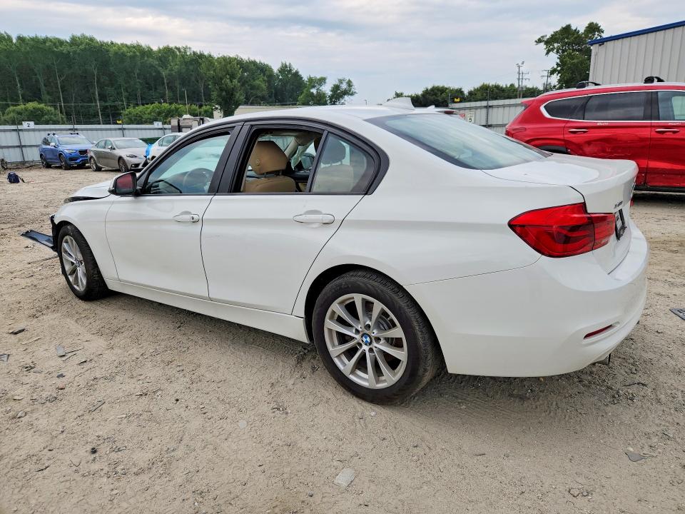 62898536 :رقم المزاد ، WBA8E5G52JNV02643 vin ، 2018 Bmw 320 مزاد بيع