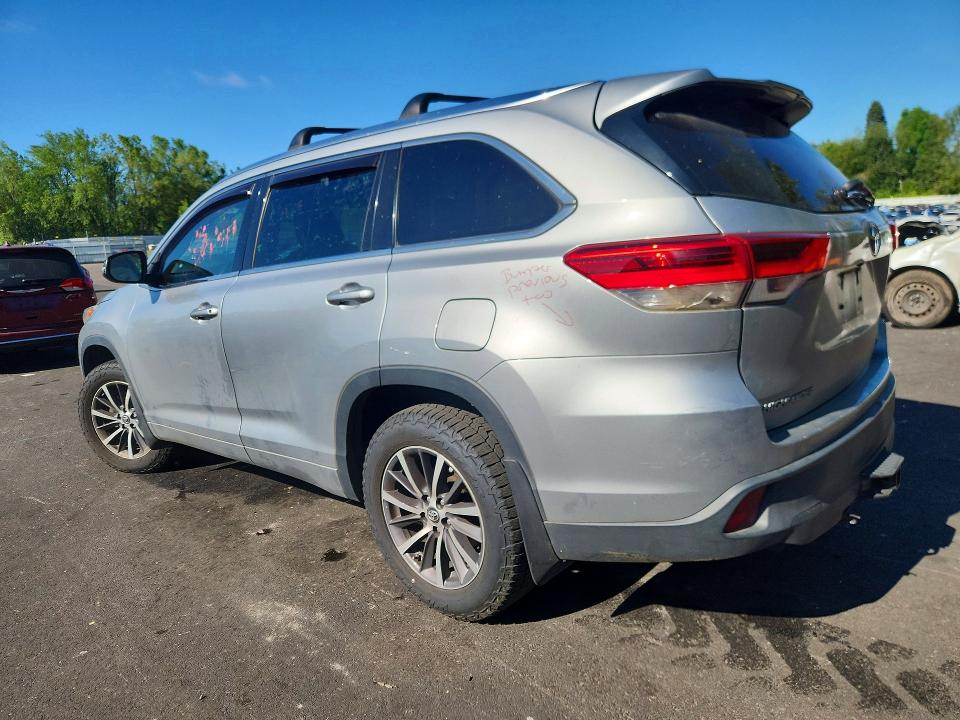 60698086 :رقم المزاد ، 5TDJZRFH1HS511706 vin ، 2017 Toyota Highlander مزاد بيع