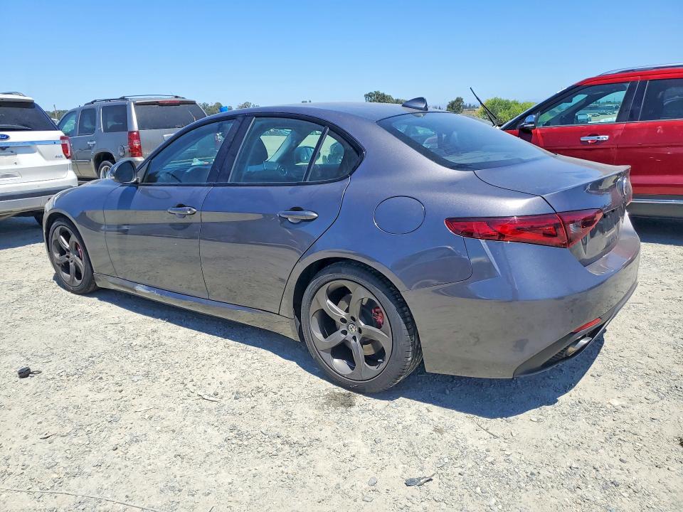 62709066 :رقم المزاد ، ZARFAEBN7J7565003 vin ، 2018 Alfa Romeo Giulia مزاد بيع