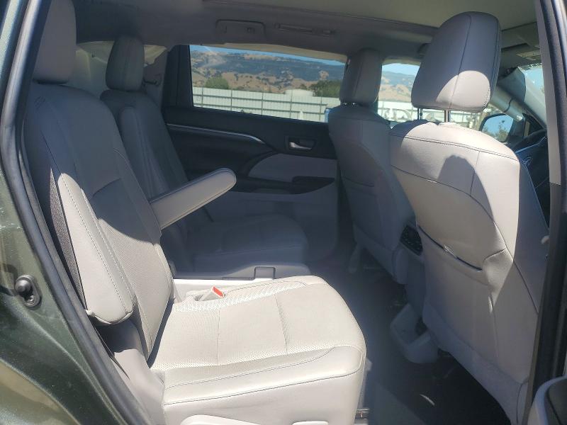 2018 Toyota Highlander მანქანა იყიდება აუქციონზე, vin: 5TDDZRFH2JS862580, აუქციონის ნომერი: 61322236