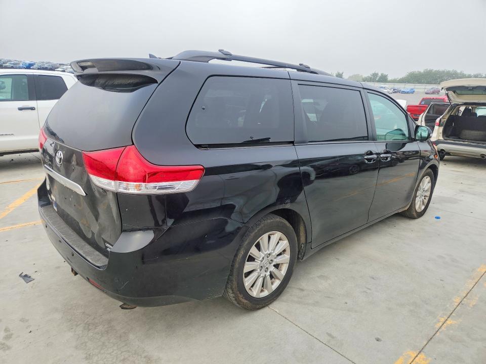 61862106 :رقم المزاد ، 5TDDK3DC6ES072021 vin ، 2014 Toyota Sienna مزاد بيع