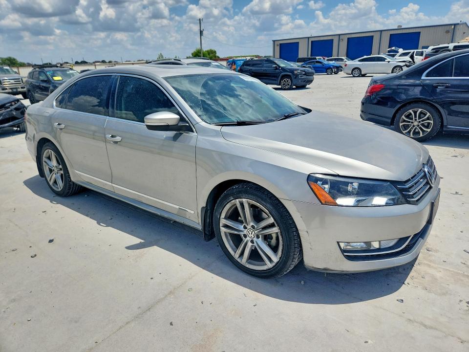 60045316 :رقم المزاد ، 1VWCN7A32EC087242 vin ، 2014 Volkswagen Passat مزاد بيع