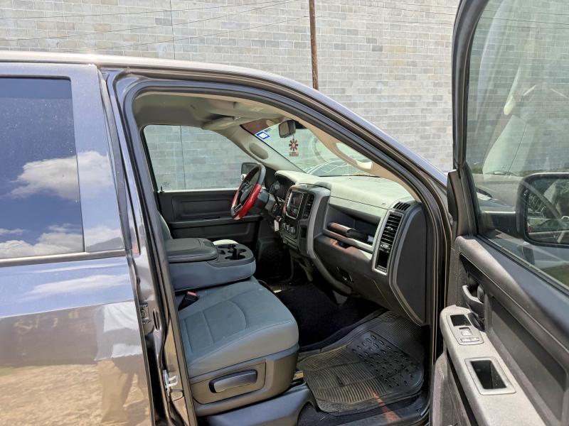 59281986 :رقم المزاد ، 3C6UR4CJ4JG215145 vin ، 2018 Ram 2500 مزاد بيع