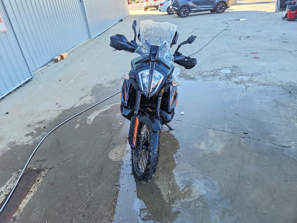 59303896 :رقم المزاد ، VBKTS6402MM805273 vin ، 2021 Ktm 890 مزاد بيع