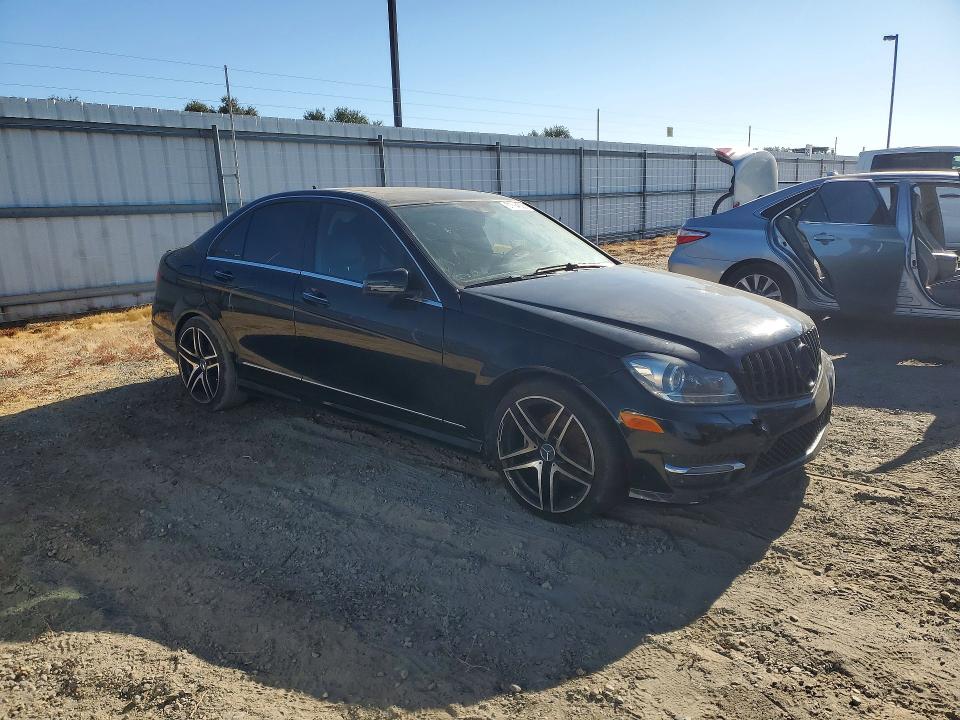 2013 Mercedes-benz C მანქანა იყიდება აუქციონზე, vin: WDDGF4HB2DA872826, აუქციონის ნომერი: 62664536