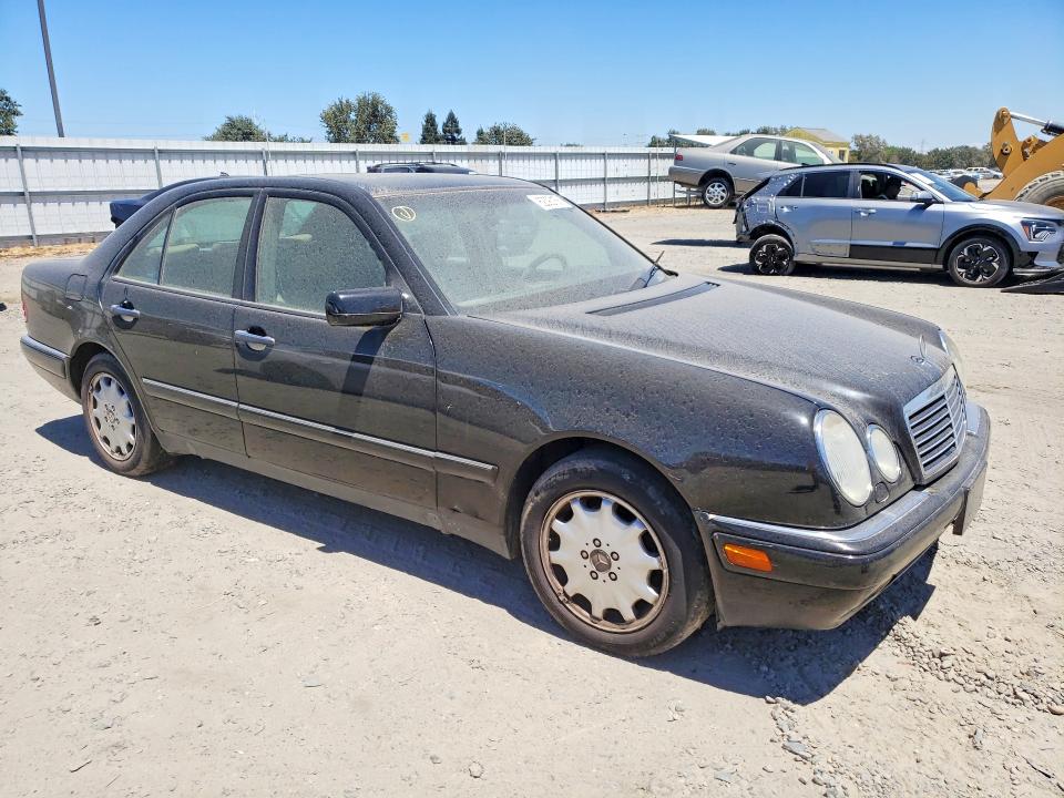 1996 Mercedes-benz E მანქანა იყიდება აუქციონზე, vin: WDBJF55F0TJ020100, აუქციონის ნომერი: 62392156