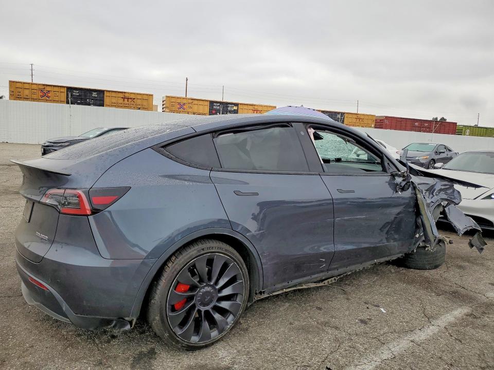 59627316 :رقم المزاد ، 7SAYGDEFXNF551647 vin ، 2022 Tesla Model Y مزاد بيع