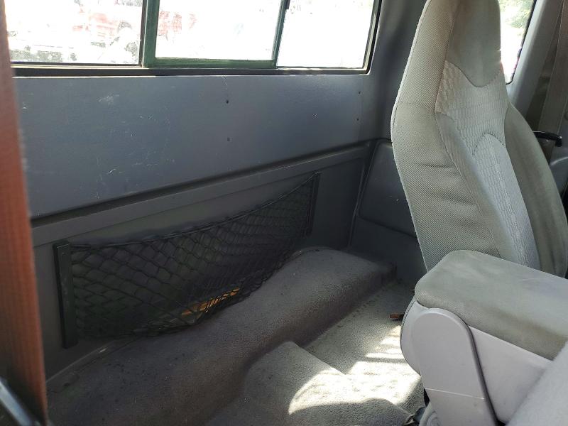 61119816 :رقم المزاد ، 4F4YR17E83TM17652 vin ، 2003 Mazda B4000 مزاد بيع