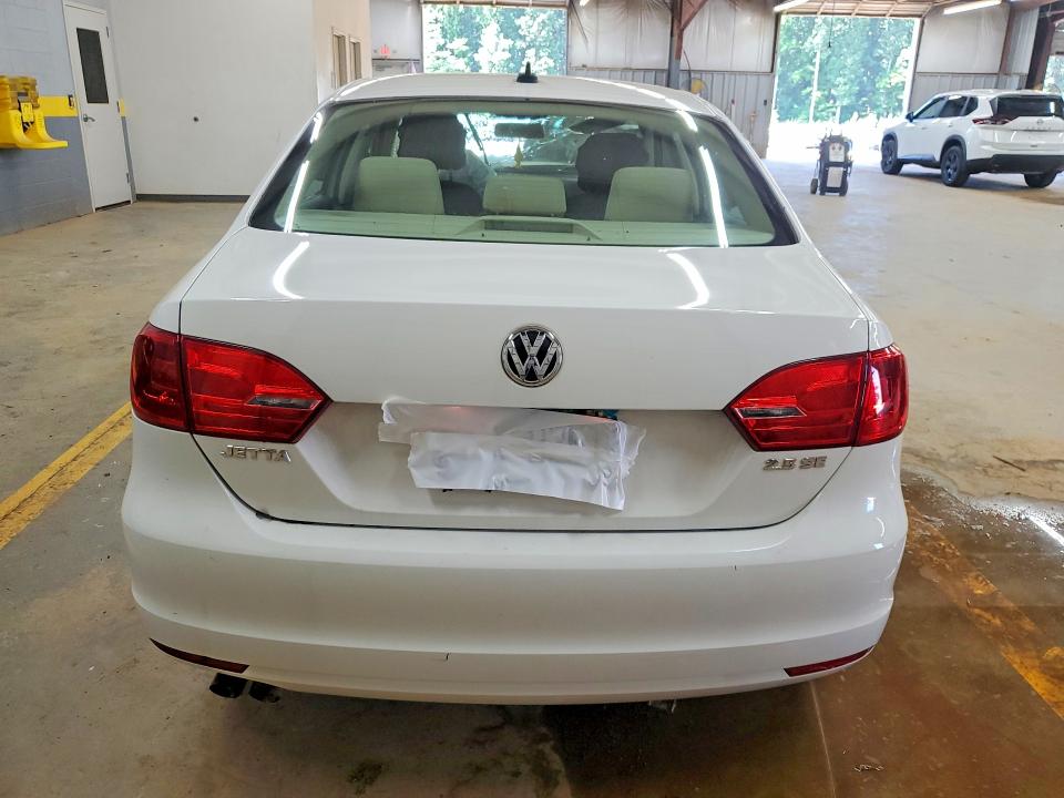 61103926 :رقم المزاد ، 3VWDP7AJ2DM353918 vin ، 2013 Volkswagen Jetta مزاد بيع