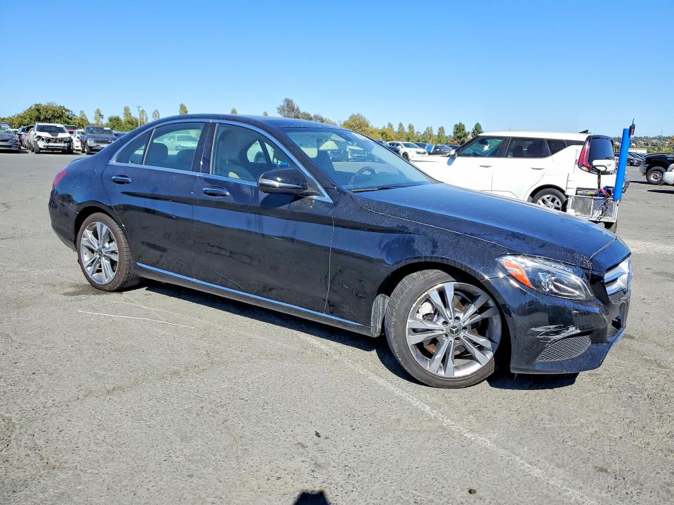62790986 :رقم المزاد ، 55SWF4JBXJU264022 vin ، 2018 Mercedes-benz C مزاد بيع