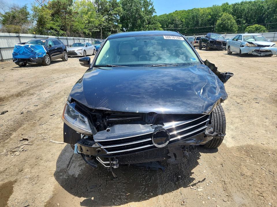 60618146 :رقم المزاد ، 3VWDB7AJ7HM308459 vin ، 2017 Volkswagen Jetta مزاد بيع