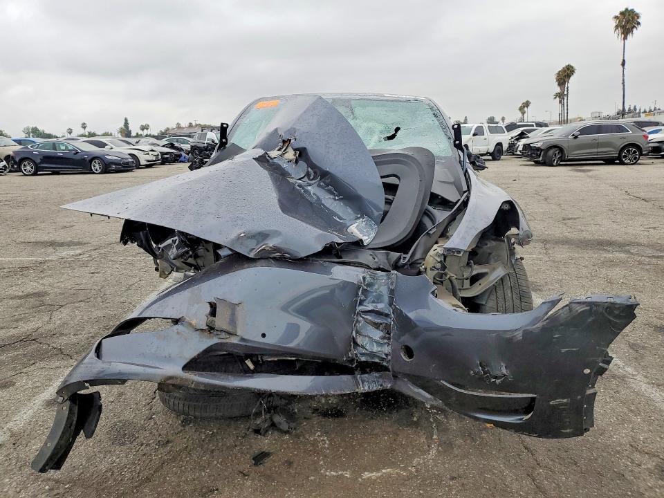 59627316 :رقم المزاد ، 7SAYGDEFXNF551647 vin ، 2022 Tesla Model Y مزاد بيع