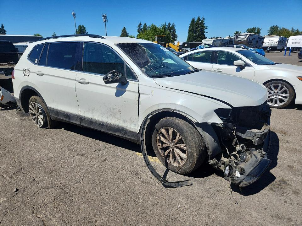 Продажа на аукционе авто 2018 Volkswagen Tiguan, vin: 3VV3B7AX5JM124762, номер лота: 63497916