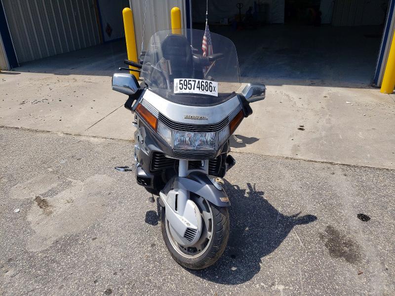 59574686 :رقم المزاد ، 1HFSC2208JA007210 vin ، 1988 Honda Gl1500 مزاد بيع