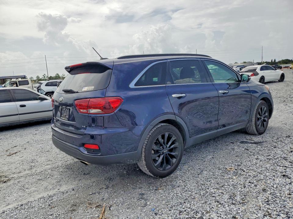 61153776 :رقم المزاد ، 5XYPG4A57LG697435 vin ، 2020 Kia Sorento مزاد بيع