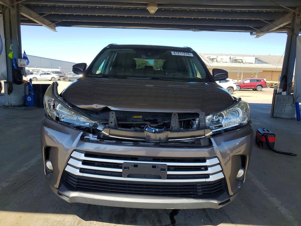61211276 :رقم المزاد ، 5TDJGRFH7JS050765 vin ، 2018 Toyota Highlander Hybrid مزاد بيع