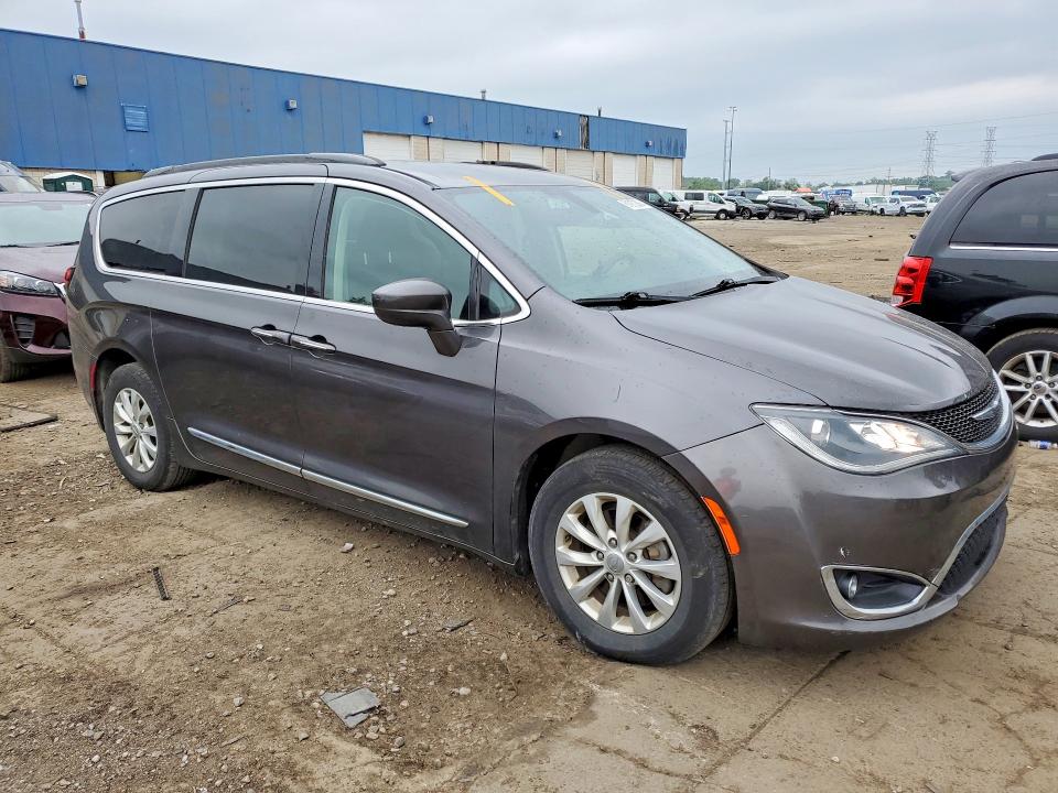 61972256 :رقم المزاد ، 2C4RC1BG0HR778542 vin ، 2017 Chrysler Pacifica مزاد بيع