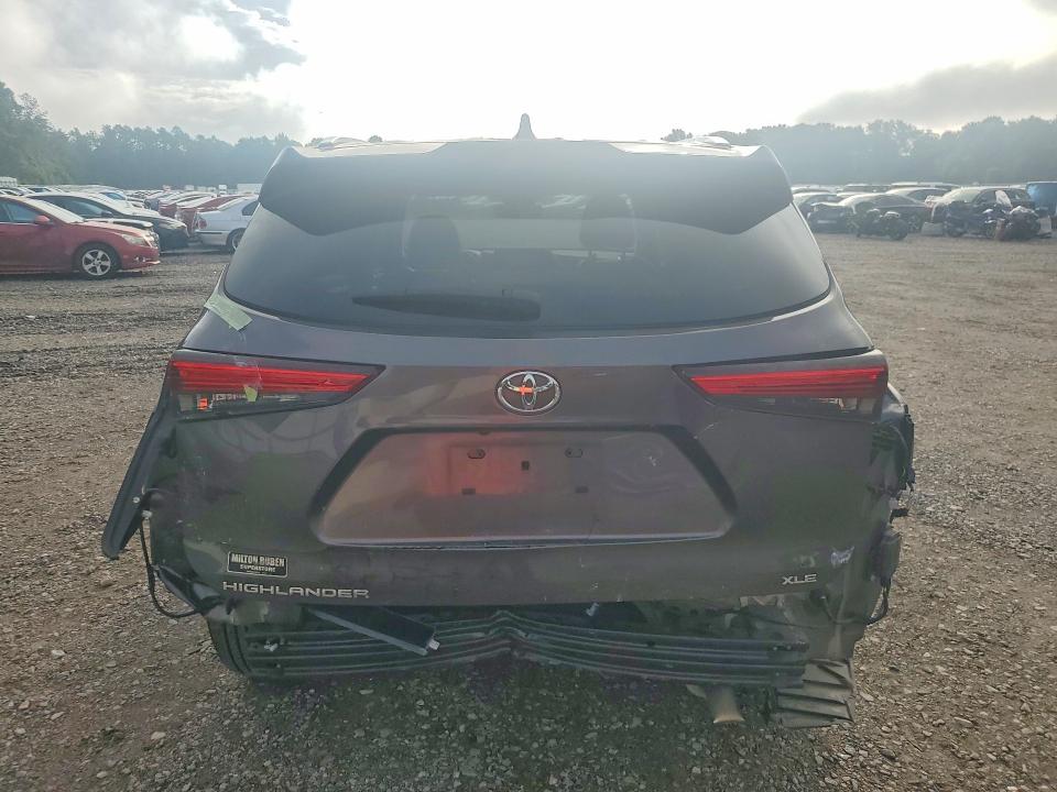 61197346 :رقم المزاد ، 5TDGZRAH0MS051353 vin ، 2021 Toyota Highlander مزاد بيع