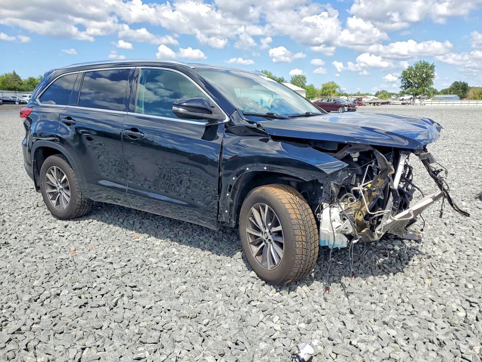 2018 Toyota Highlander მანქანა იყიდება აუქციონზე, vin: 5TDJZRFH6JS548823, აუქციონის ნომერი: 62974976