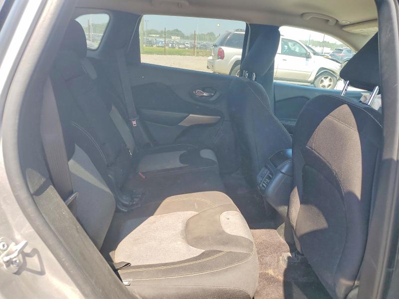 61044976 :رقم المزاد ، 1C4PJLCB8JD605372 vin ، 2018 Jeep Cherokee مزاد بيع