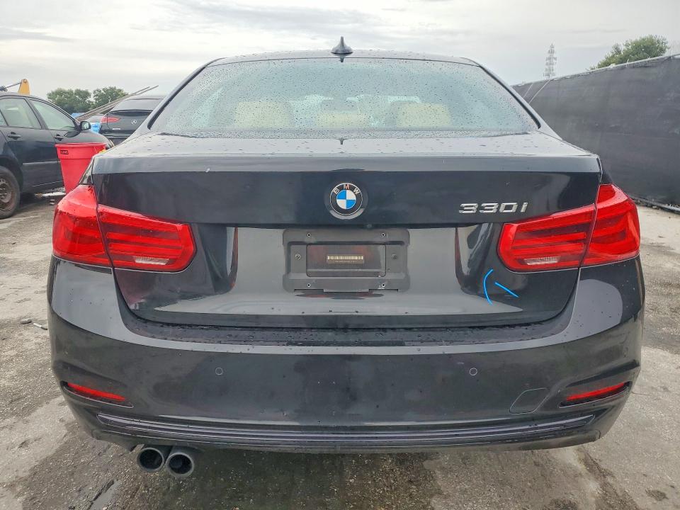 63209546 :رقم المزاد ، WBA8B9G55HNU48961 vin ، 2017 Bmw 330 مزاد بيع