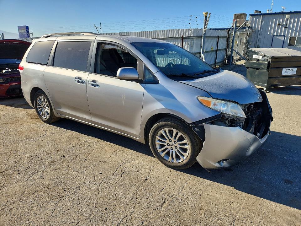 Продажа на аукционе авто 2011 Toyota Sienna, vin: 5TDYK3DC4BS062939, номер лота: 62302926