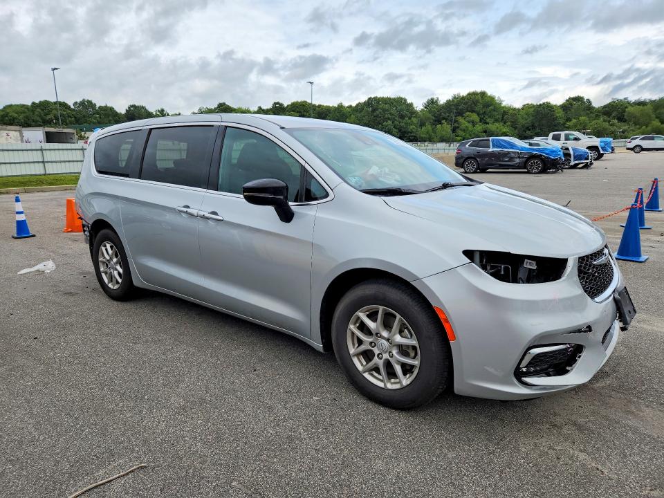 Auction sale of the 2026 Chrysler Pacifica, vin: 2C4RC1BG4TR155479, lot number: 63333826