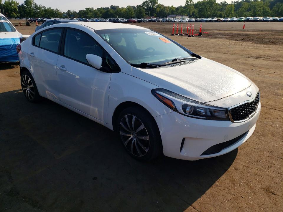 62406366 :رقم المزاد ، 3KPFK4A75HE083001 vin ، 2017 Kia Forte مزاد بيع
